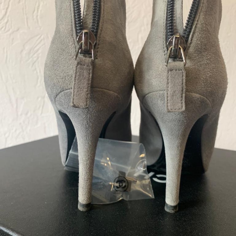 π― Authentic CHANEL suede ankle boots - Picture 4 of 5